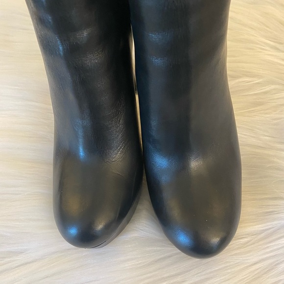 MICHAEL KORS • “LESLY” • Genuine Leather Booties in Black • Size 8 - Picture 7 of 9
